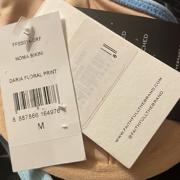 NWT Faithfull the Brand Floral Noma Bikini Top Size M - Picture 7 of 7